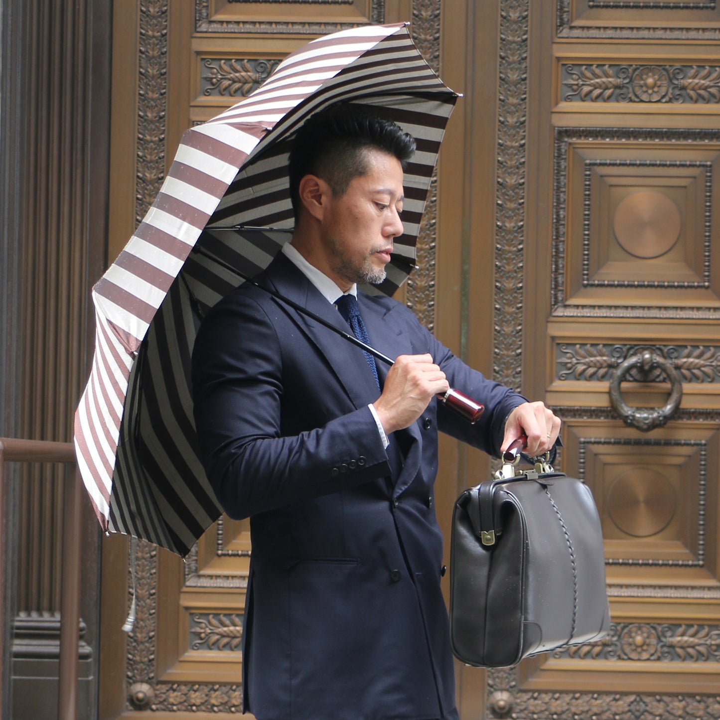 【当店限定品】Ramuda　漆塗り 折り畳み傘 ワイドストライプ  耐風骨 折りたたみ傘  58cm 漆寒竹大曲 ラムダ 甲州織  HM2005-BROWN