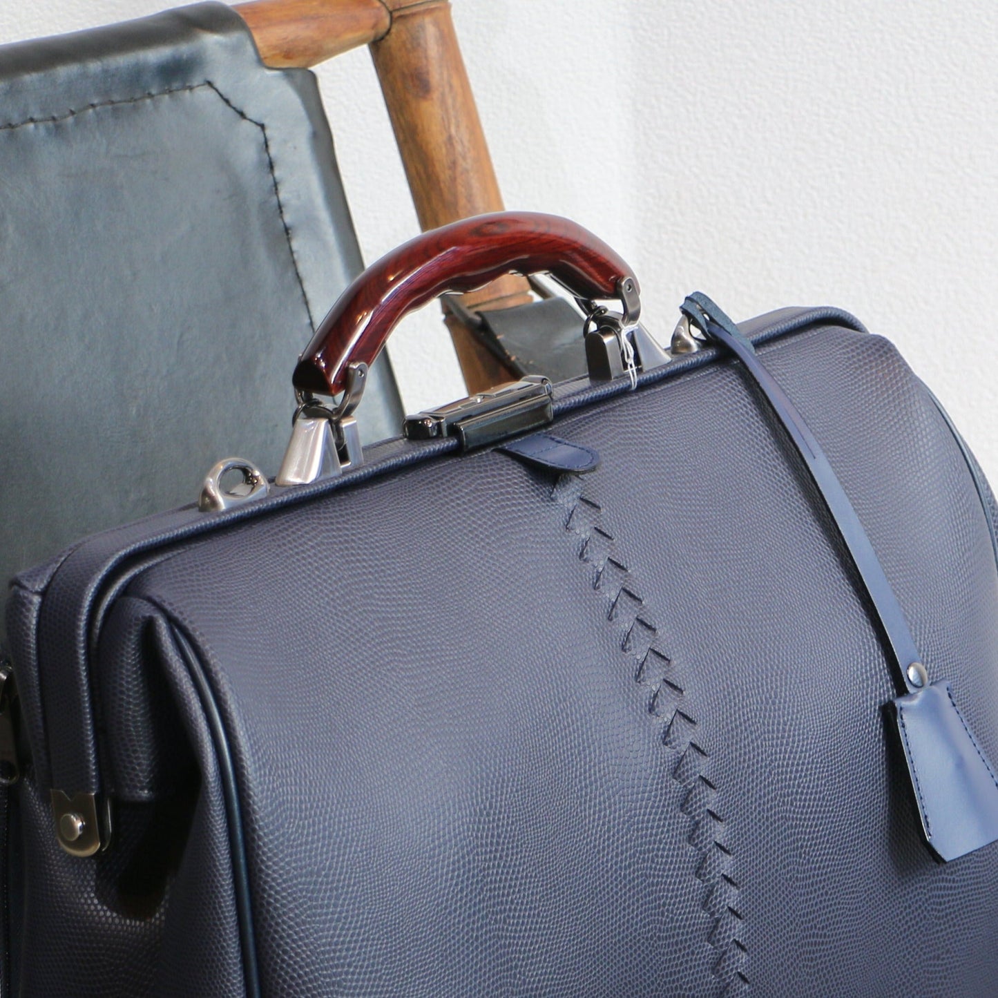 ◆Toyooka Bags Certified [Lacquer Painted Wooden Handle SET] Dulles Bag Toyooka Bags M Size YK3M [LIZARD] Navy