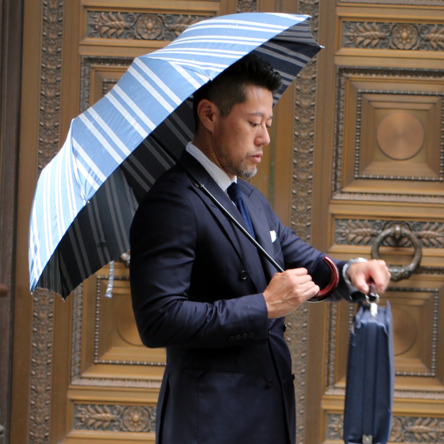 【当店限定品】Ramuda 漆塗り 折り畳み傘 レジメンタル 漆小曲 耐風骨 折りたたみ傘 軽量 55cm ラムダ 甲州織  NM216305-SAX